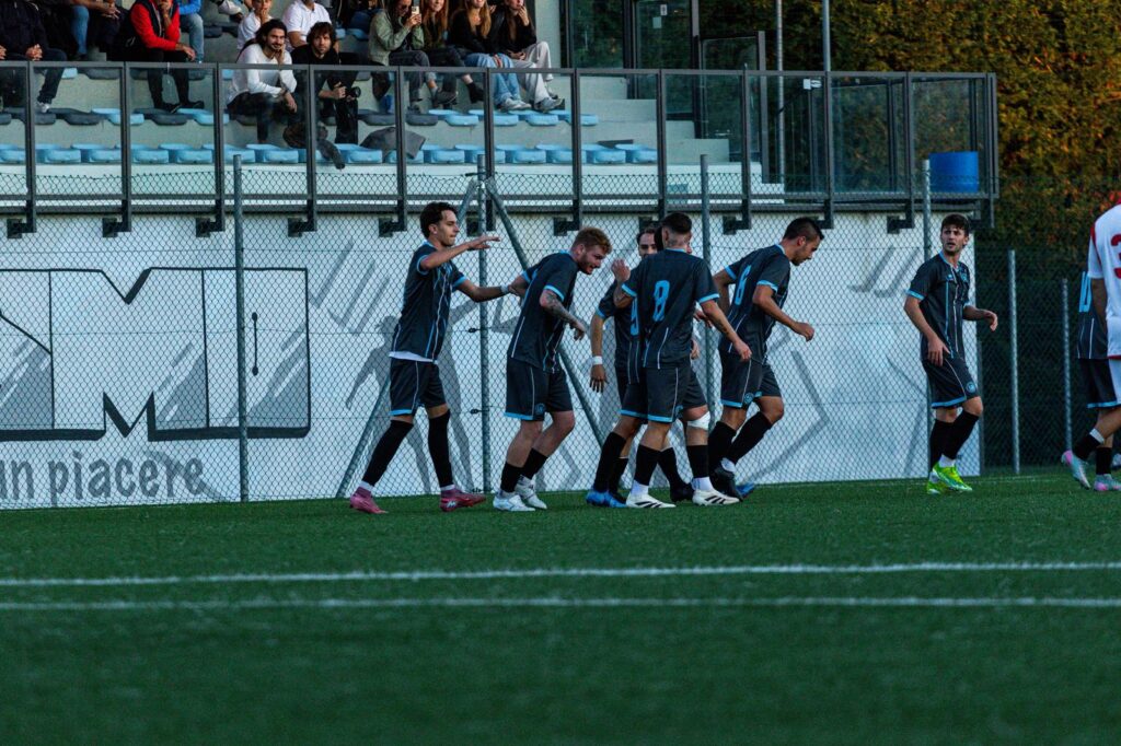 CIVATE 0-1 FC LESMO Giocatori FC Lesmo durante il riscaldamento prepartita sul campo di calcio