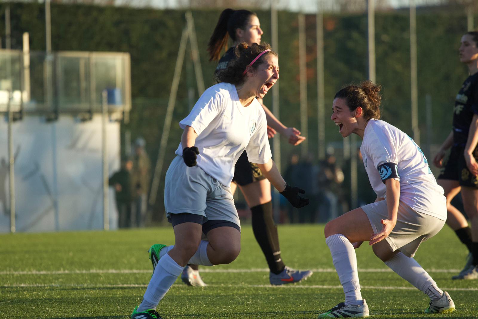 FC LESMO 2-4 PRO SESTO Giocatori del FC Lesmo in azione durante una partita ufficiale