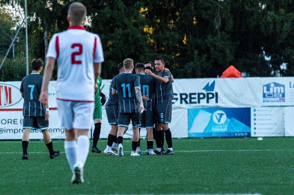 GRENTACARDIA 0-1 FC LESMO fc lesmo squadra maschile che esulta