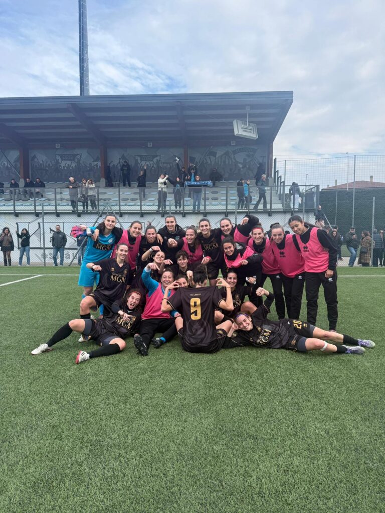 FC LESMO 2-1 ATLETICO URI Giocatori FC Lesmo esultano insieme sul campo dopo la partita